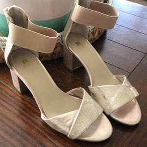 NWOB Champagne Pink Ankle Strap Zip Back 2” Block Heel Sandal - White Mountain